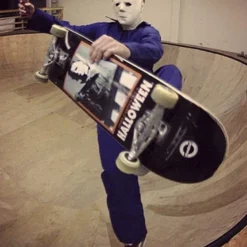 Madrid Halloween - Stalker Board -Mortem Horror Shop michael myers skateboarding