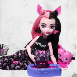 Monster High - Draculaura Creepover Doll -Mortem Horror Shop monster high doll collect toy