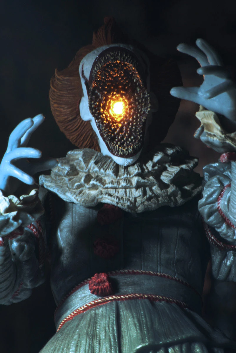 NECA IT - Pennywise "Dancing Clown" Ultimate Figure 8 NECA IT - Pennywise "Dancing Clown" Ultimate Figure - Image 6