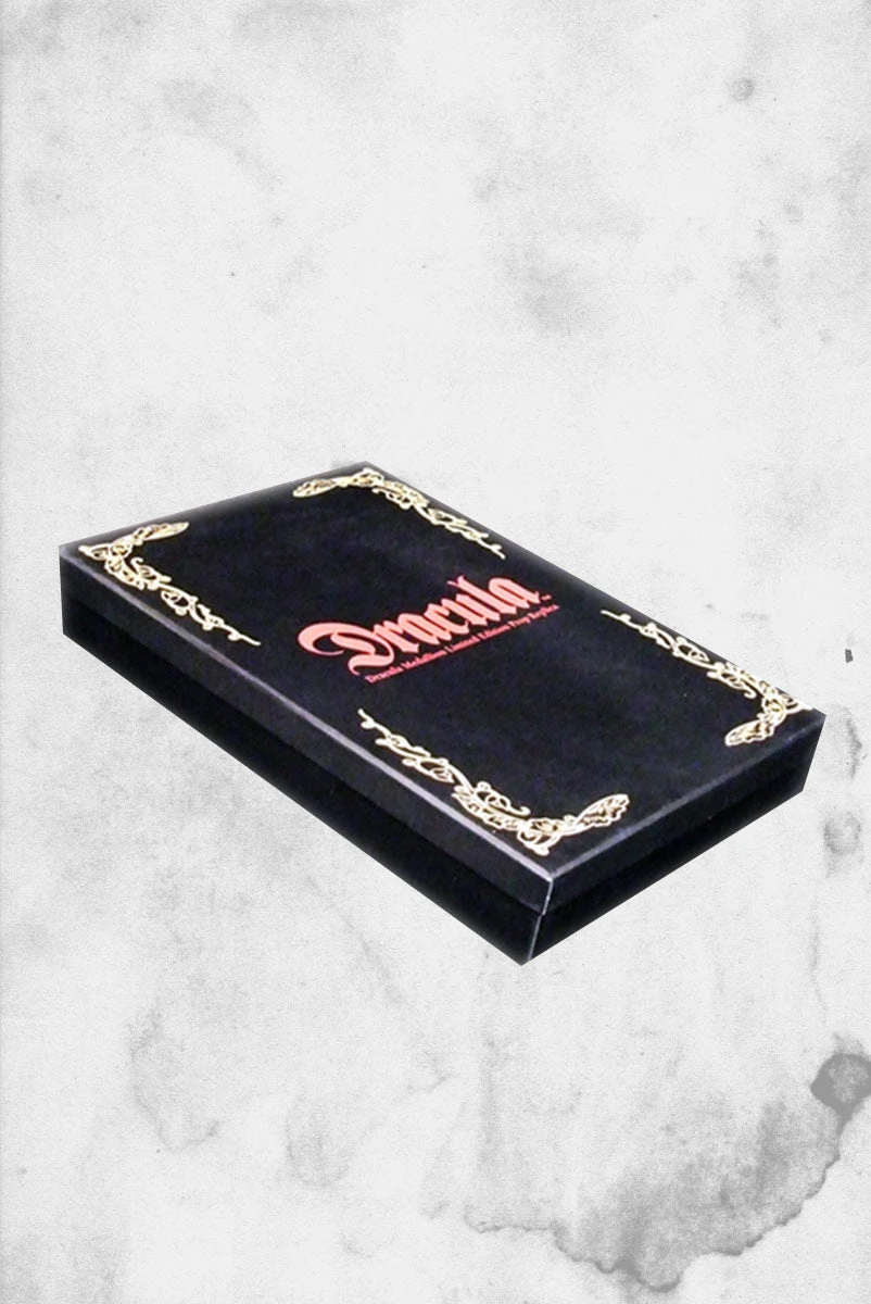 Universal Monsters - The Medallion Of Dracula Prop Replica 6 Universal Monsters - The Medallion Of Dracula Prop Replica - Image 4